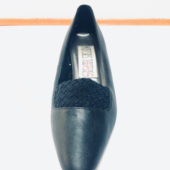 Black 2 inch heel Pump (Size 5.5) - Picture 6 of 7